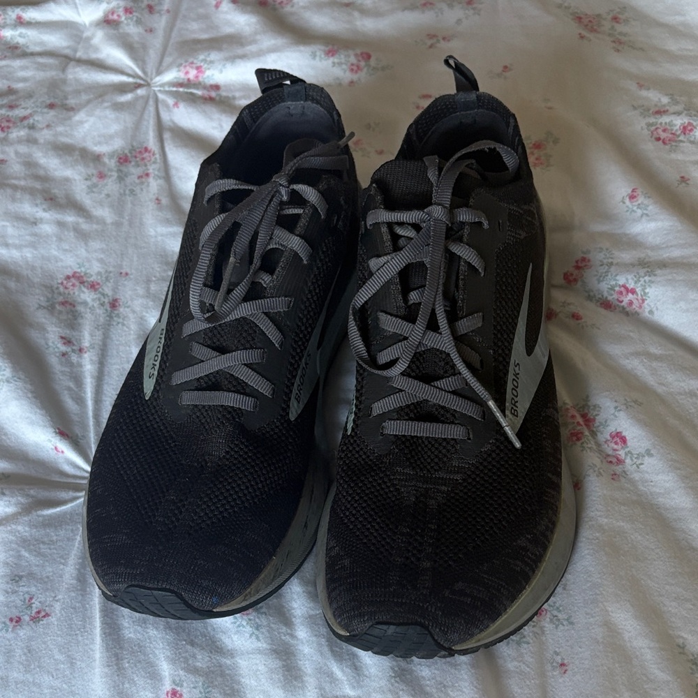 Brooks Men's Black and Gray Athletic Shoes